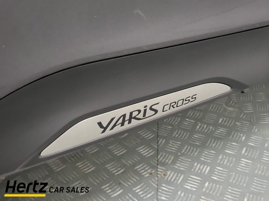 2023 Toyota Yaris Cross - image 10