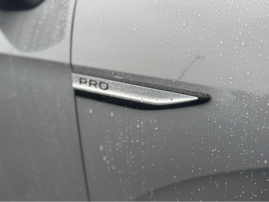 2023 Volkswagen ID.4 PRO 150 KW LIFE 77KWH  • One Owner • Big Battery • Moonstone Grey • Immaculate. €22,950