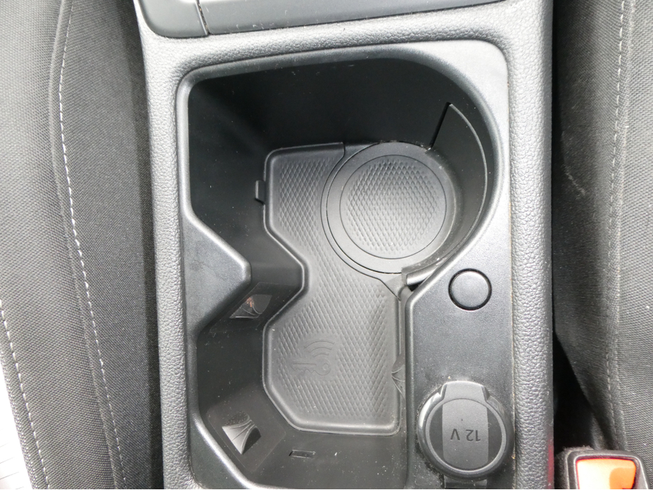 2022 Volkswagen Golf - image 45