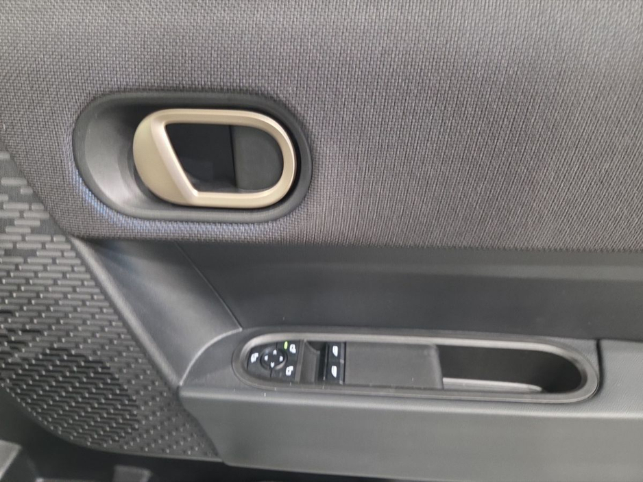 2025 MINI Hatch - image 23