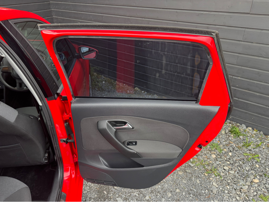 2012 Volkswagen Polo - image 13