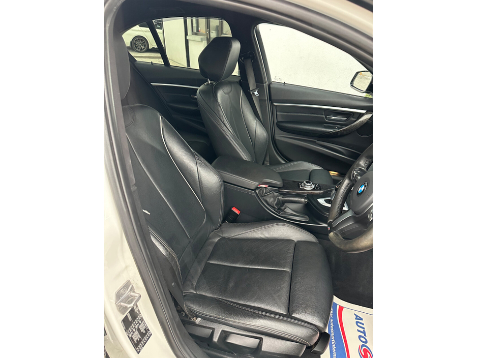 2017 BMW 3 Series - image 17
