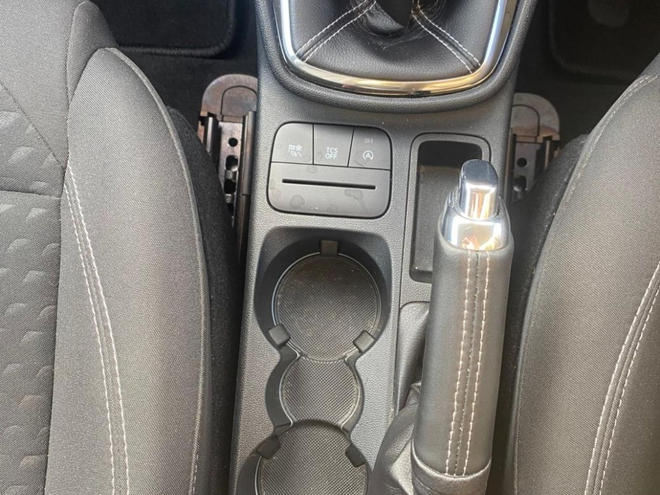 2021 Ford Fiesta - image 23