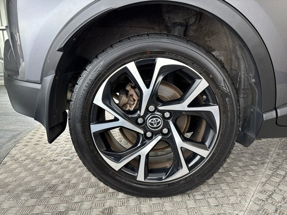 2019 Toyota C-HR - image 11