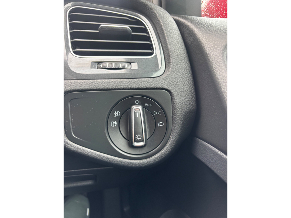 2018 Volkswagen Golf - image 9