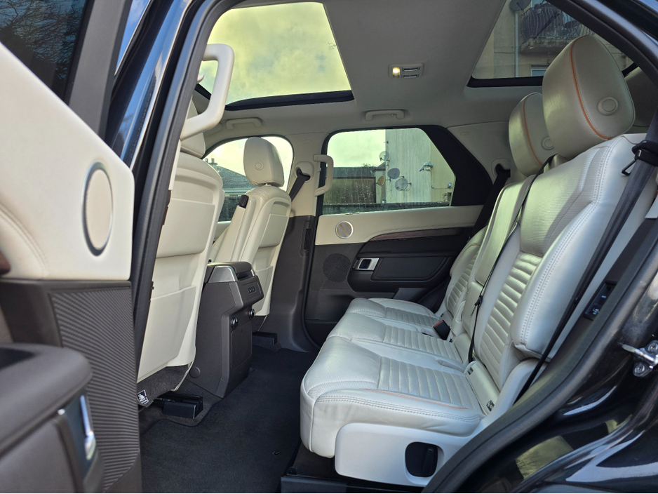 2017 Land Rover Discovery - image 13