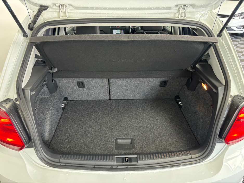 2016 Volkswagen Polo - image 11