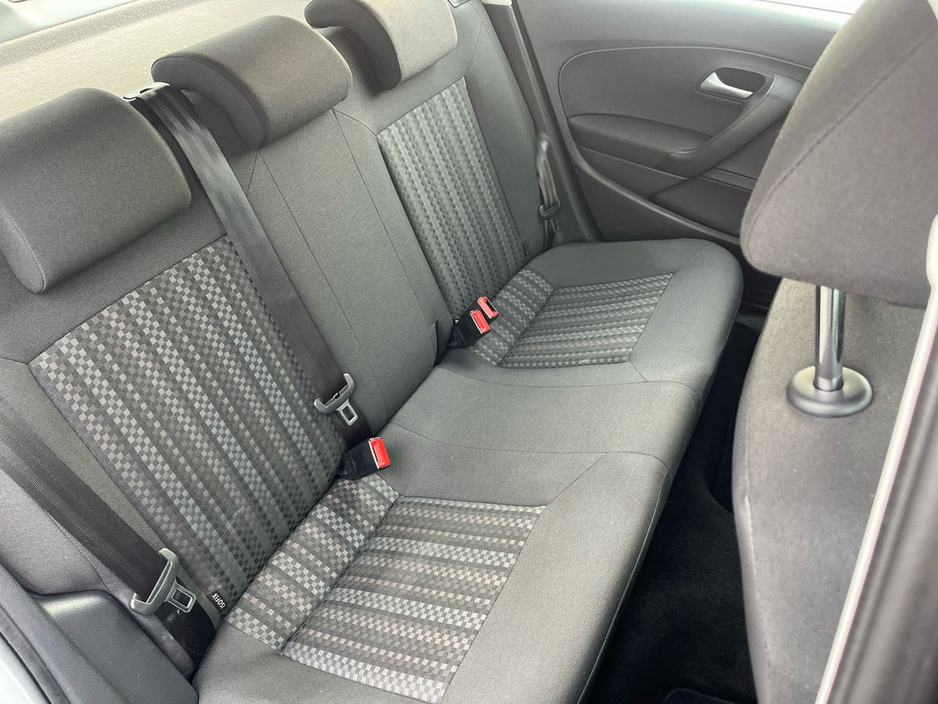 2017 Volkswagen Polo - image 10