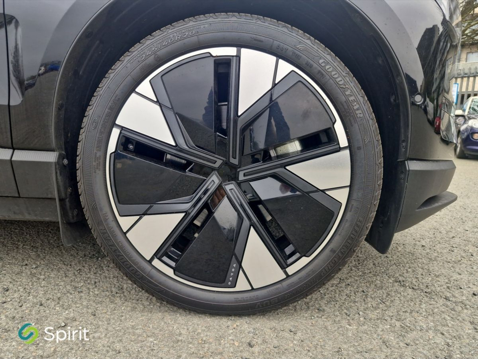 2025 Volvo EX30 - image 9