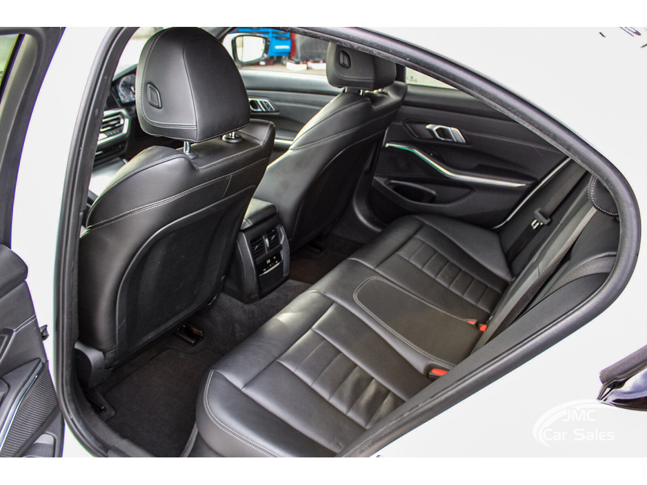 2021 BMW 3 Series - image 29