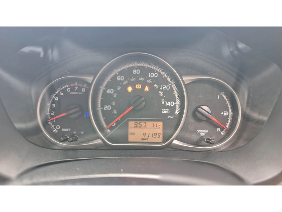 2016 Toyota Vitz - image 24