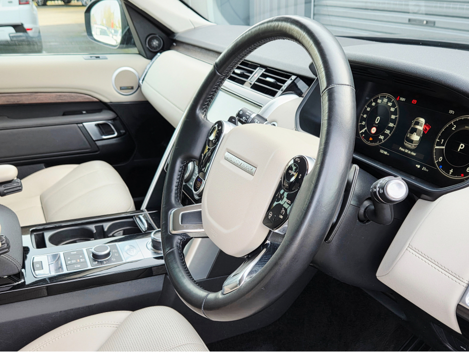 2020 Land Rover Discovery - image 9