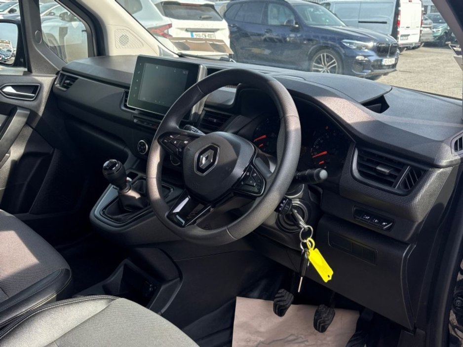 2023 Renault Kangoo - image 10