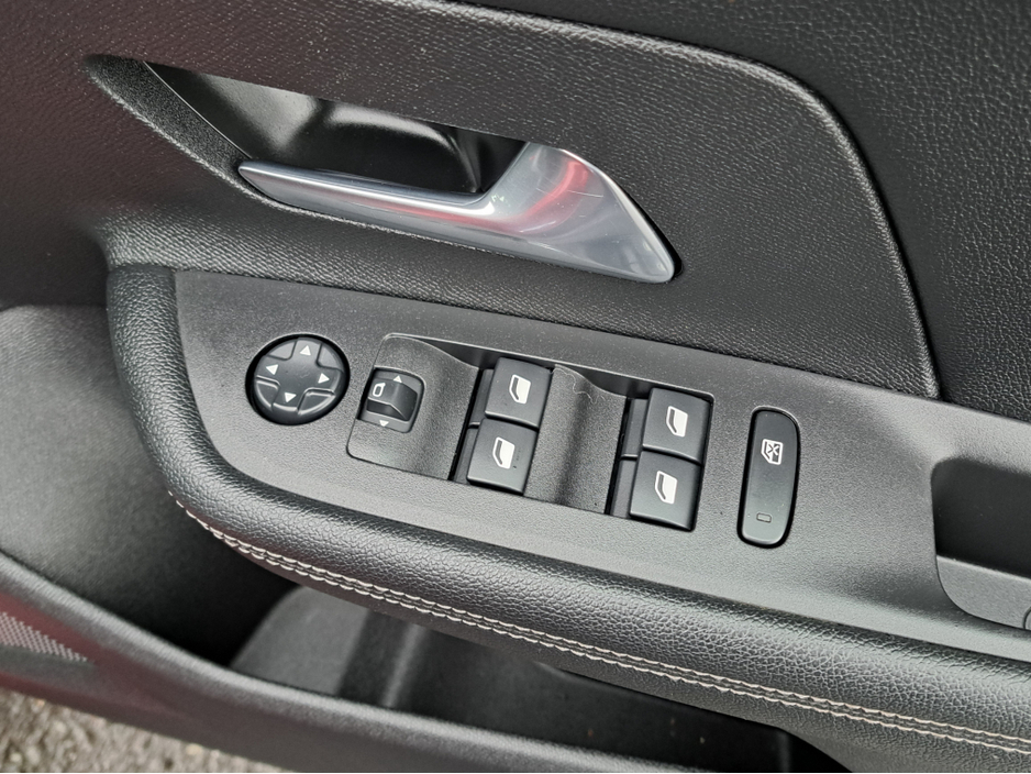 2023 Vauxhall Mokka - image 33