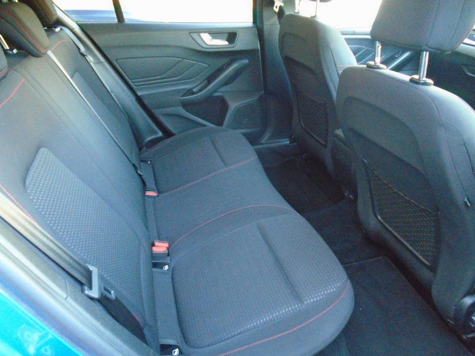 2019 Ford Focus - image 7