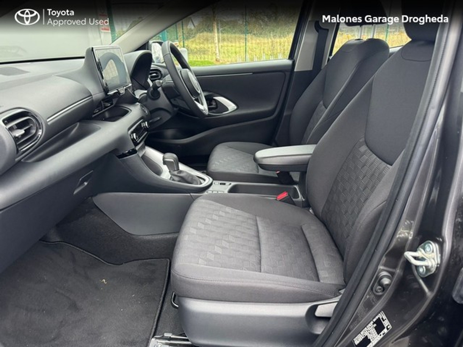 2025 Toyota Yaris - image 6