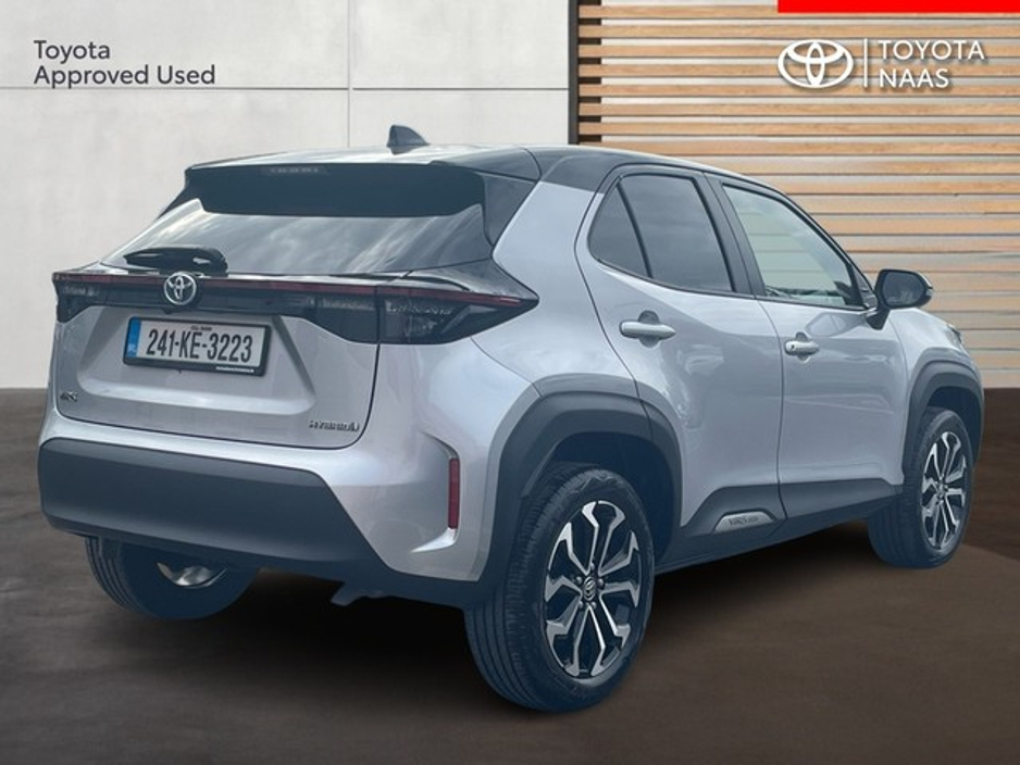 2024 Toyota Yaris Cross - image 2