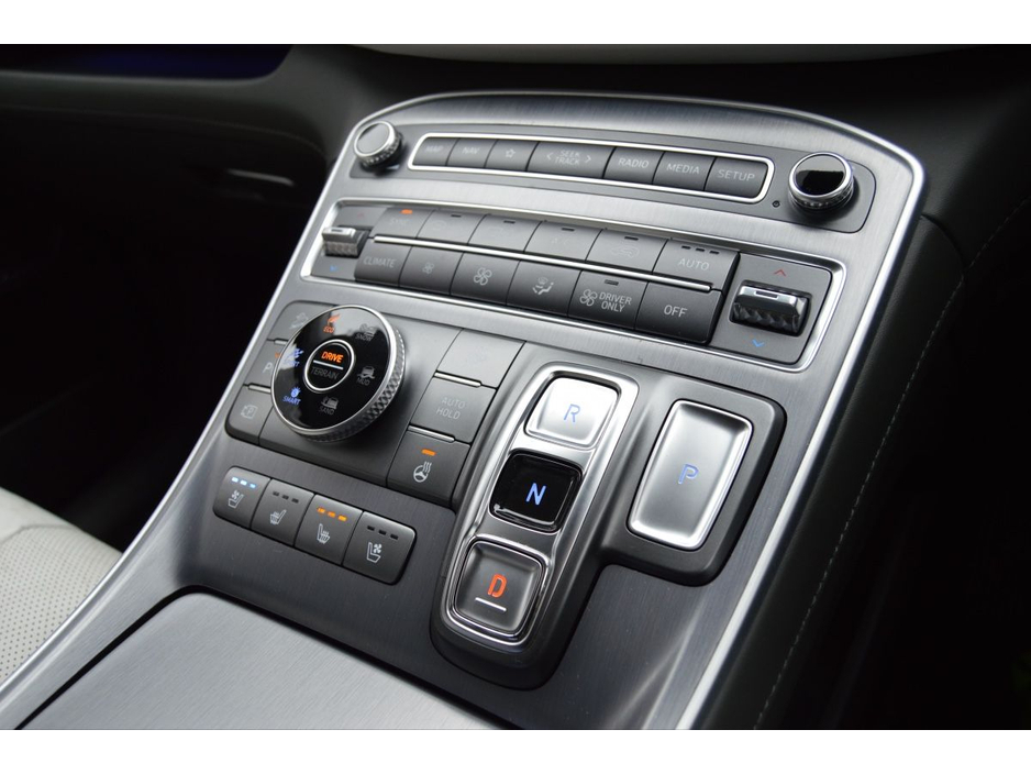 2022 Hyundai Santa Fe 1.6 PHEV 4WD Executive Plus Auto €43,995