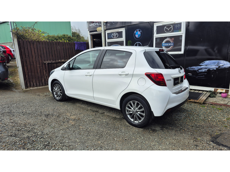 2016 Toyota Vitz - image 5