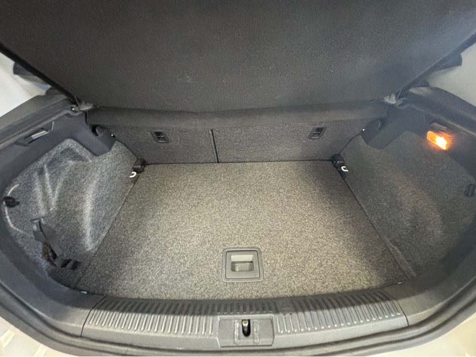 2013 Volkswagen Polo - image 10