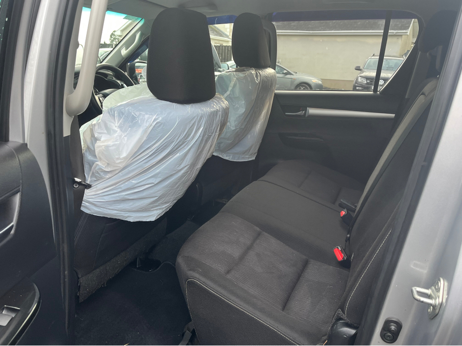 2021 Toyota Hilux - image 11