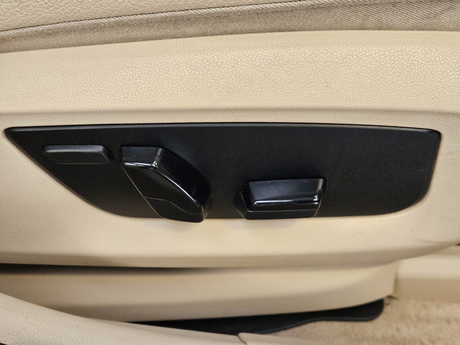 2020 BMW 5 Series - image 7