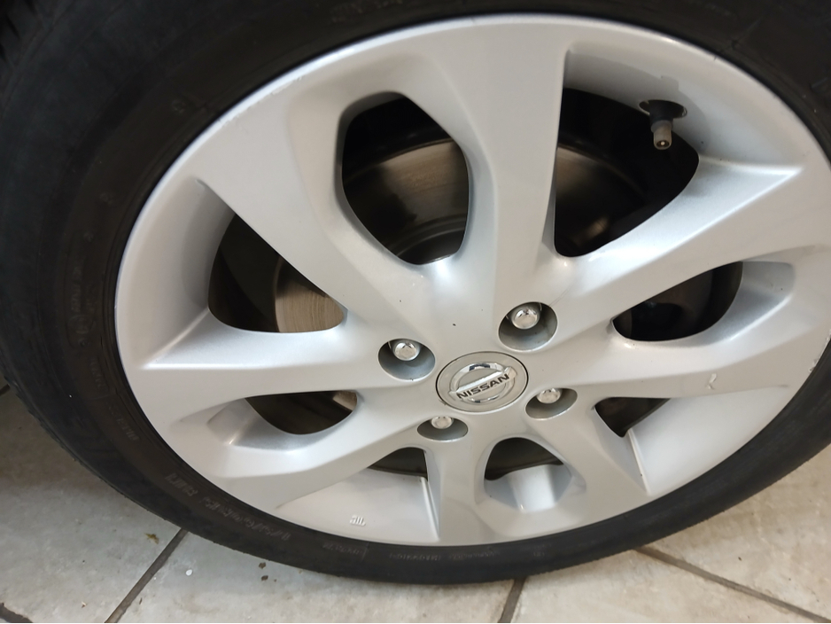 2016 Nissan Micra - image 4