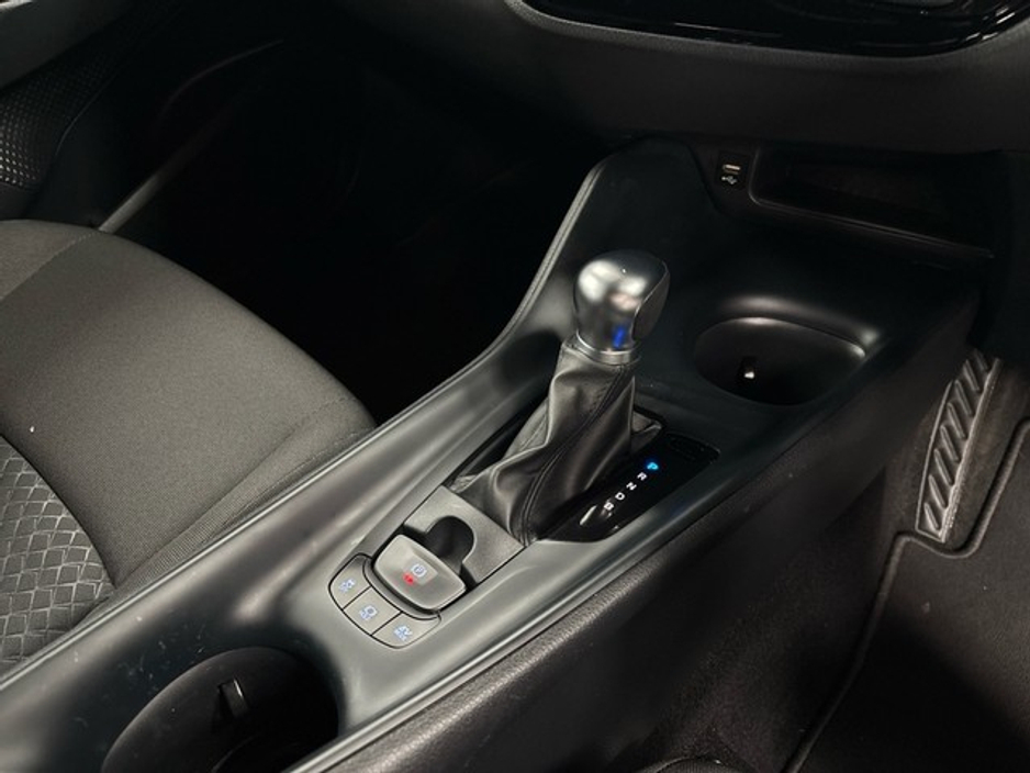 2023 Toyota C-HR - image 14