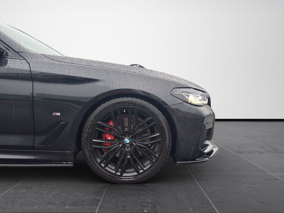 2022 BMW 5 Series 520D “Blackout spec. Big statement.” €43,888