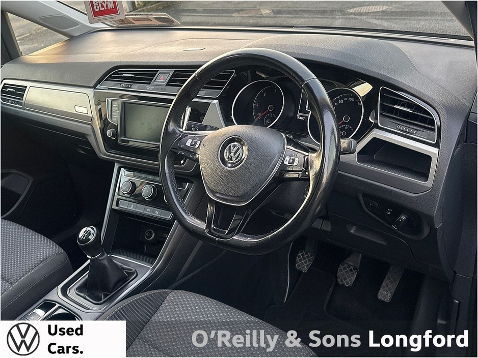 2016 Volkswagen Touran - image 4