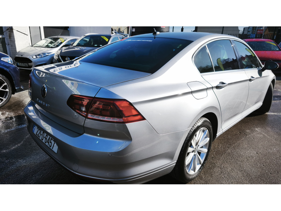 2022 Volkswagen Passat - image 6