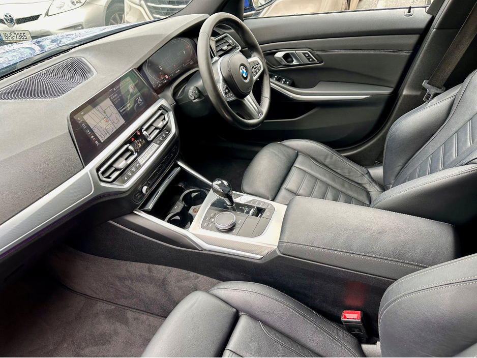 2021 BMW 3 Series - image 7