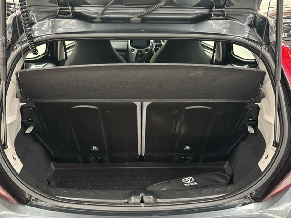 2021 Toyota Aygo - image 10