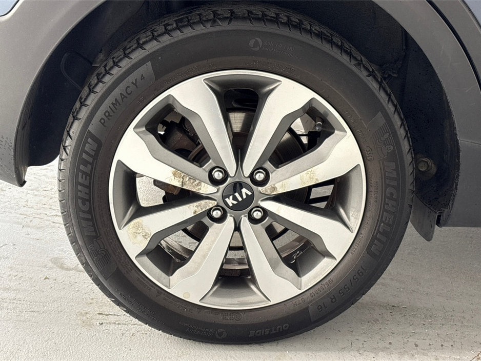 2021 Kia Stonic - image 11