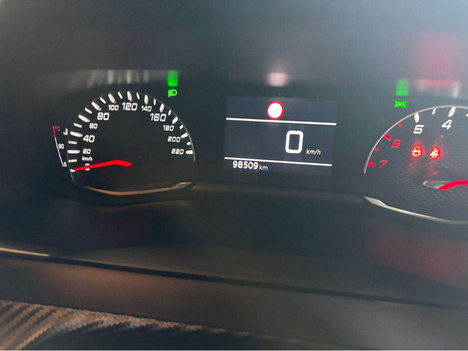 2023 Peugeot 208 - image 5