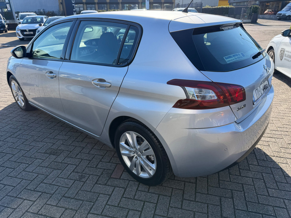 2017 Peugeot 308 - image 7