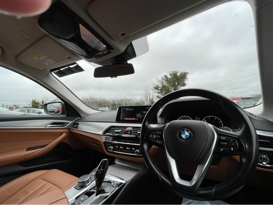 2019 BMW 5 Series - image 16