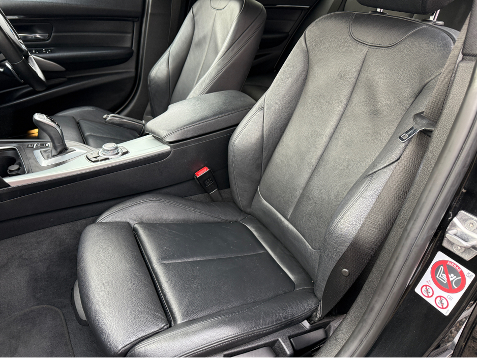 2017 BMW 3 Series - image 8