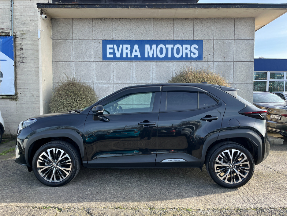 2023 Toyota Yaris Cross - image 6