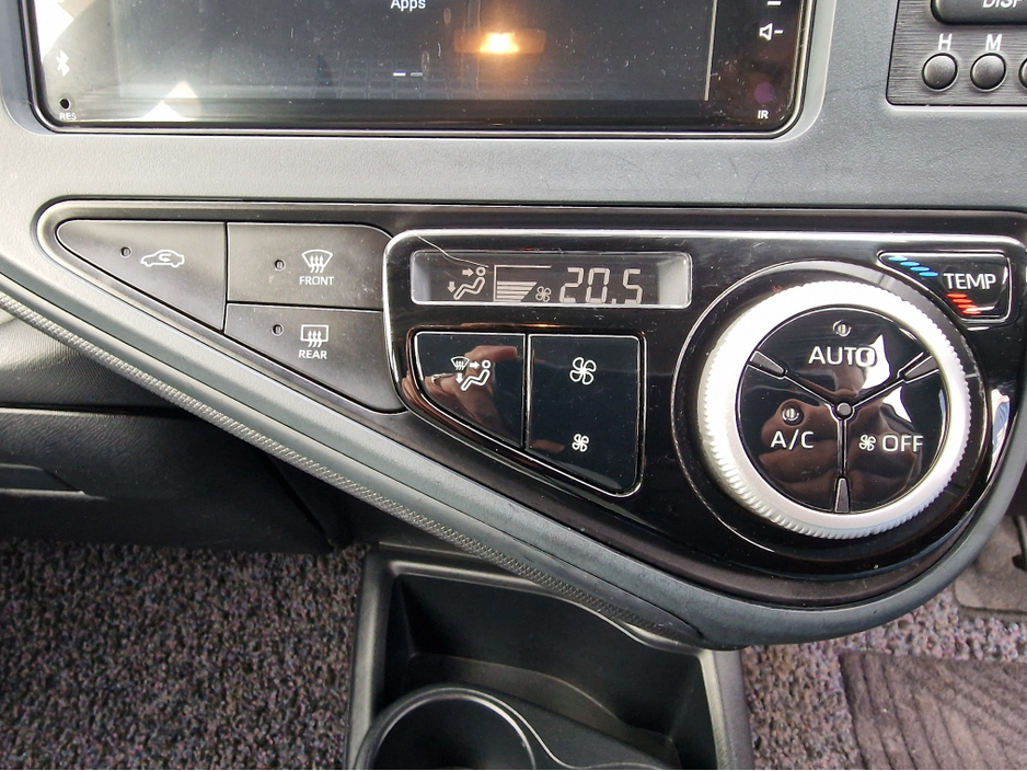 2017 Toyota Aqua - image 23