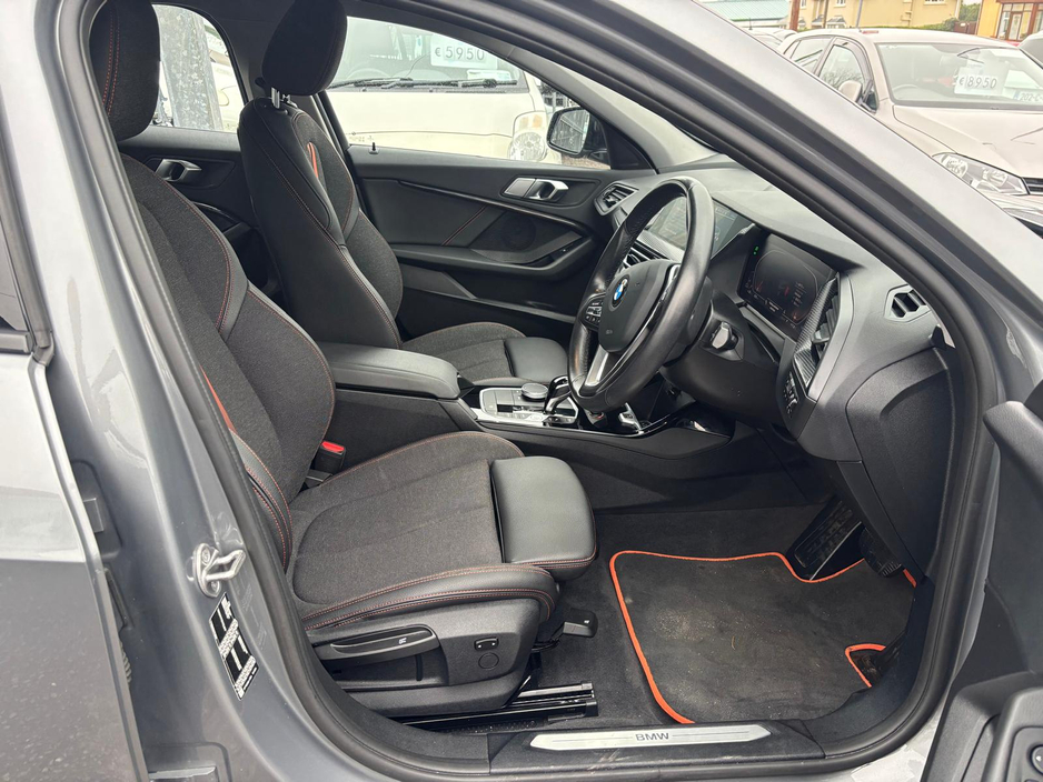 2022 BMW 1 Series - image 9