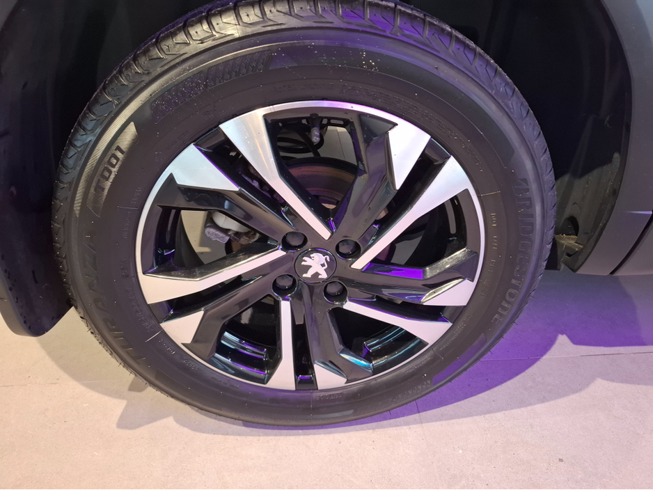 2023 Peugeot 2008 ALLURE 1.2 100 6.4 4DR €23,950