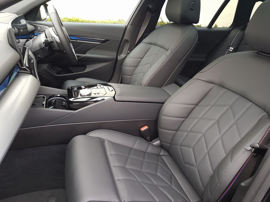 2025 BMW i5 - image 7