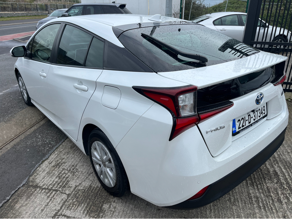 2022 Toyota Prius - image 6