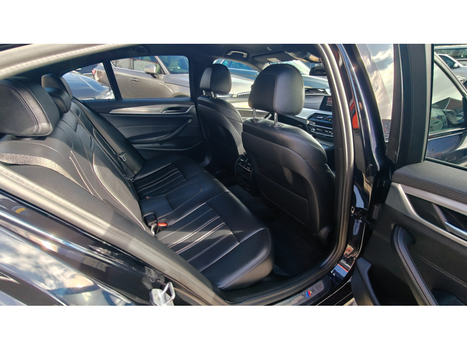 2019 BMW 5 Series - image 17