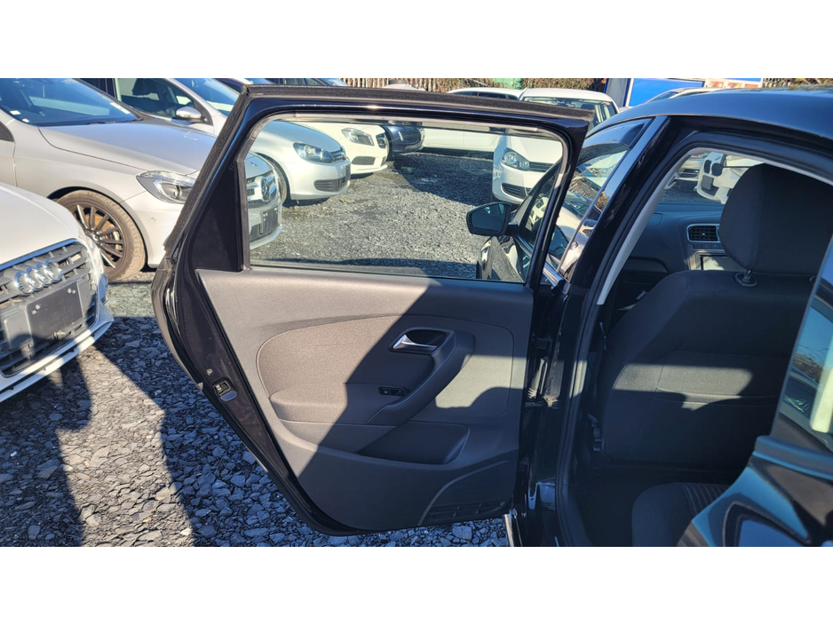 2011 Volkswagen Polo - image 12