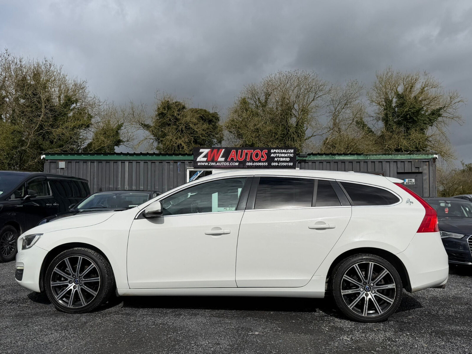 2015 Volvo V60 - image 5