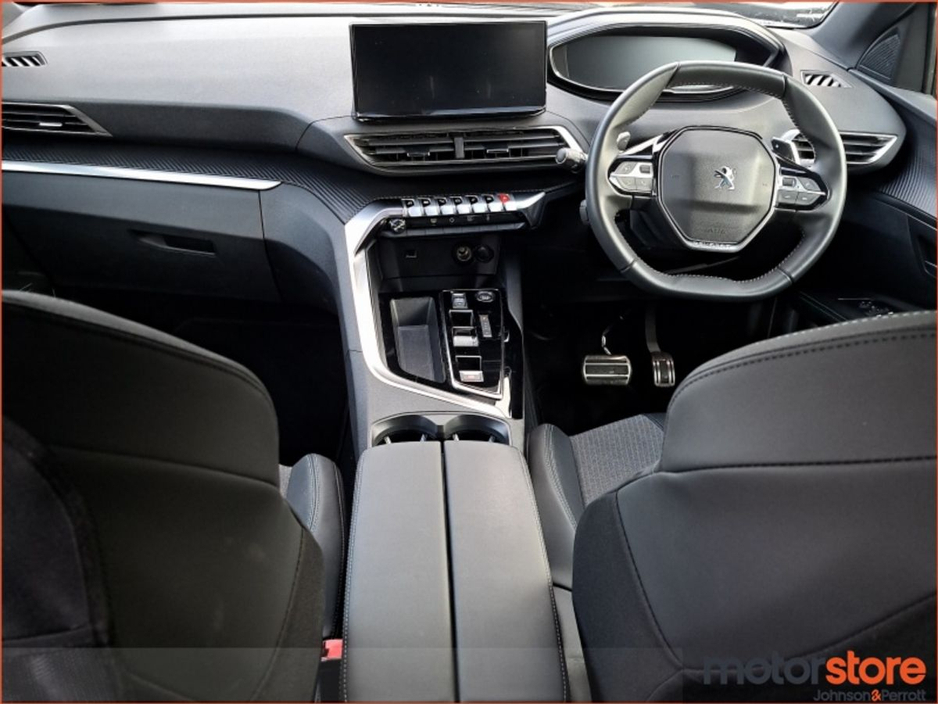 2024 Peugeot 5008 - image 4