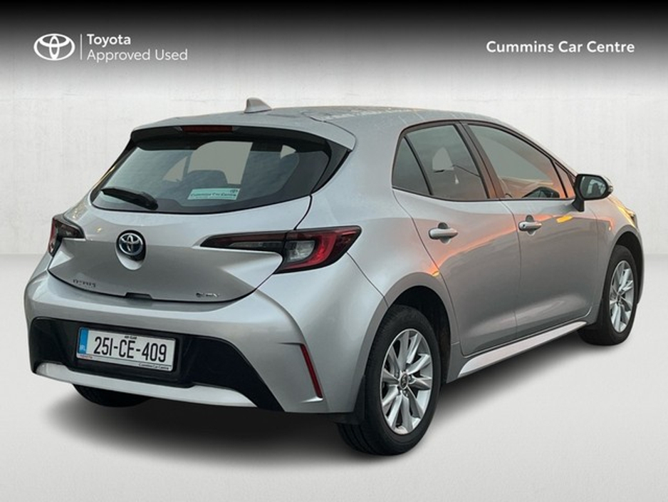 2025 Toyota Corolla - image 2