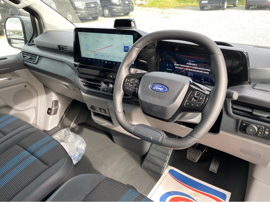 2026 Ford Transit Custom - image 7